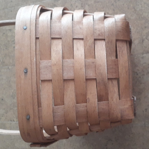 1993 Longaberger classic warm spring basket. - Picture 10 of 16